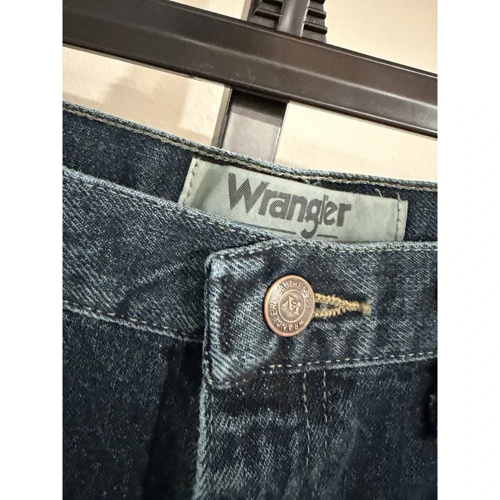 Wrangler Authentic mens jeans dark denim waist 44 inseam‎ 32 cotton EUC A11
